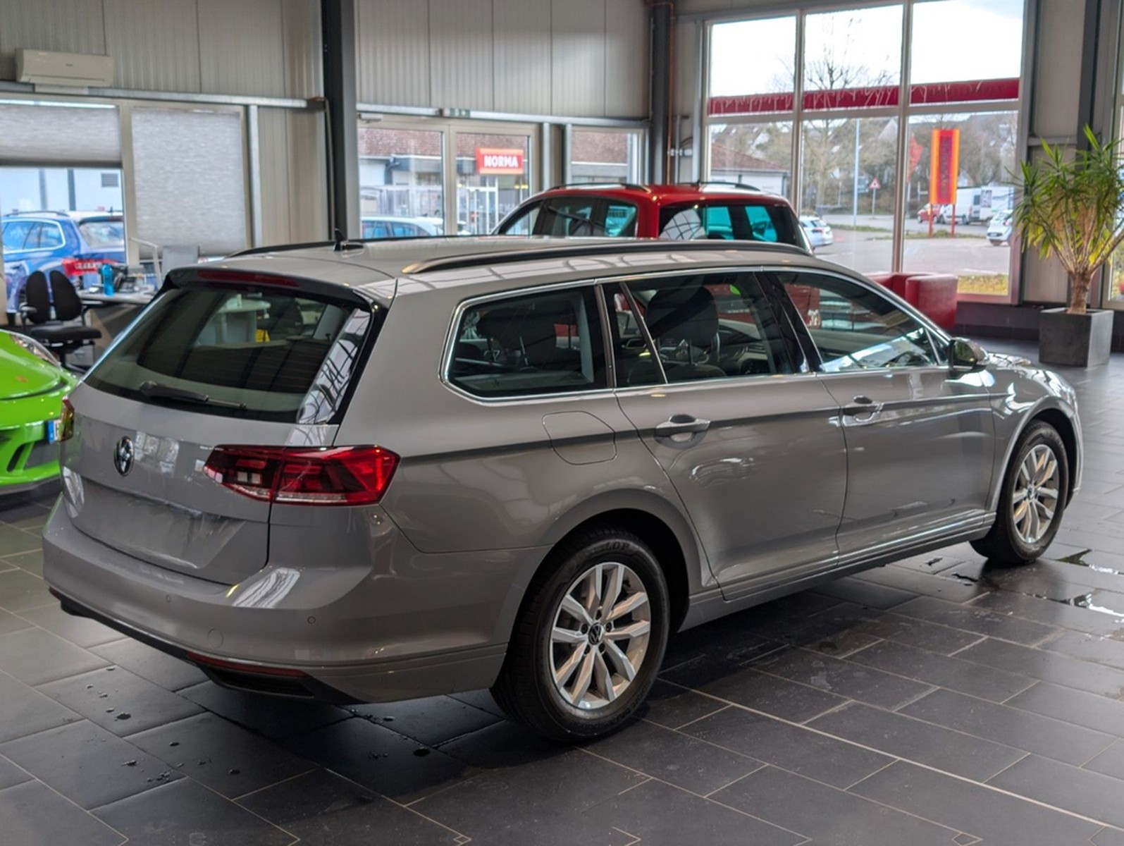 Volkswagen Passat Variant 2.0 TDI SCR DSG Business 8-fach foto 6