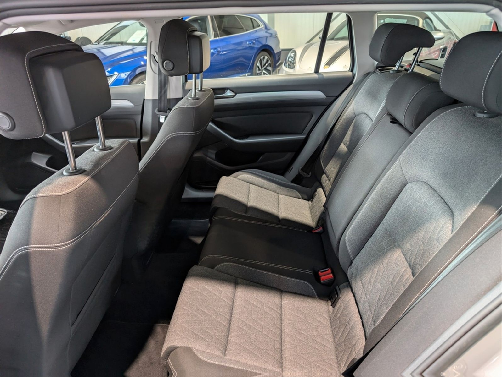 Volkswagen Passat Variant 2.0 TDI SCR DSG Business 8-fach foto 9