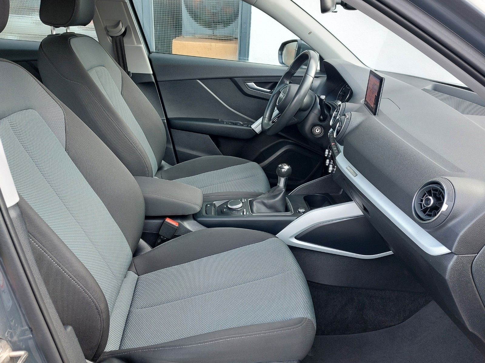 Audi Q2 30 TFSI design  AHK/NAVI/LED/S-LINE foto 15