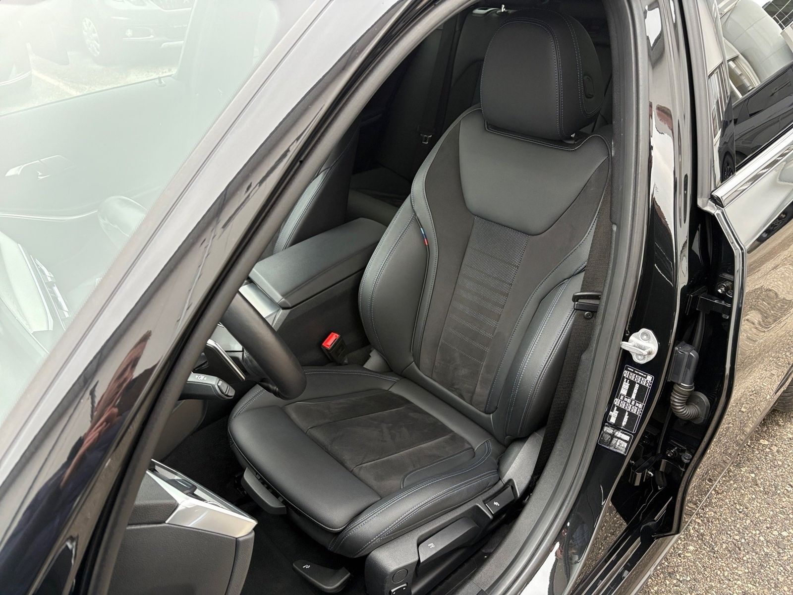 BMW 330i xDrive Touring M Sport DA Komfortzg HiFi LR foto 10