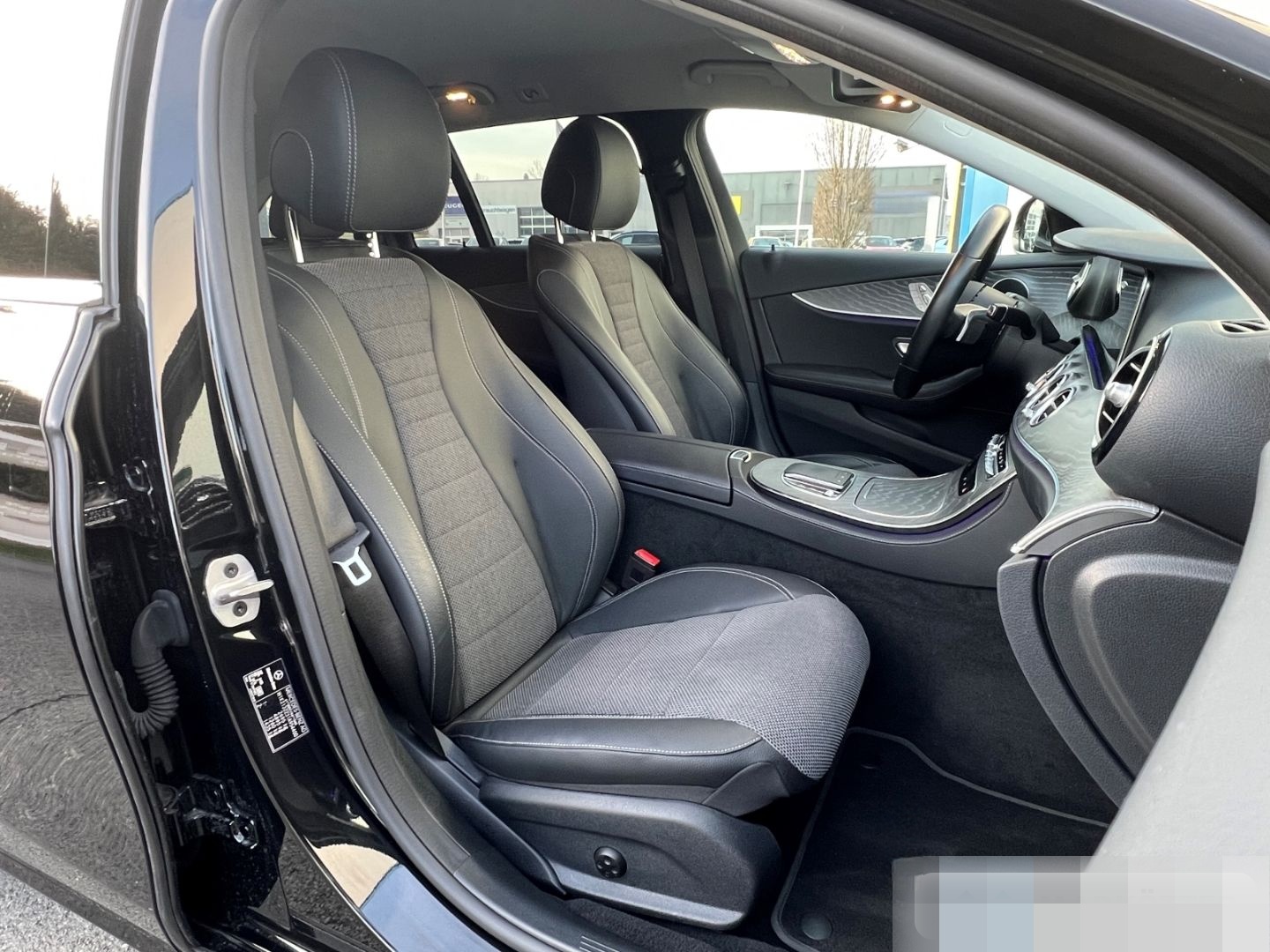 Mercedes-Benz E 400 d 4Matic ACC/360°/MBUX/Business/AHK/LED foto 12