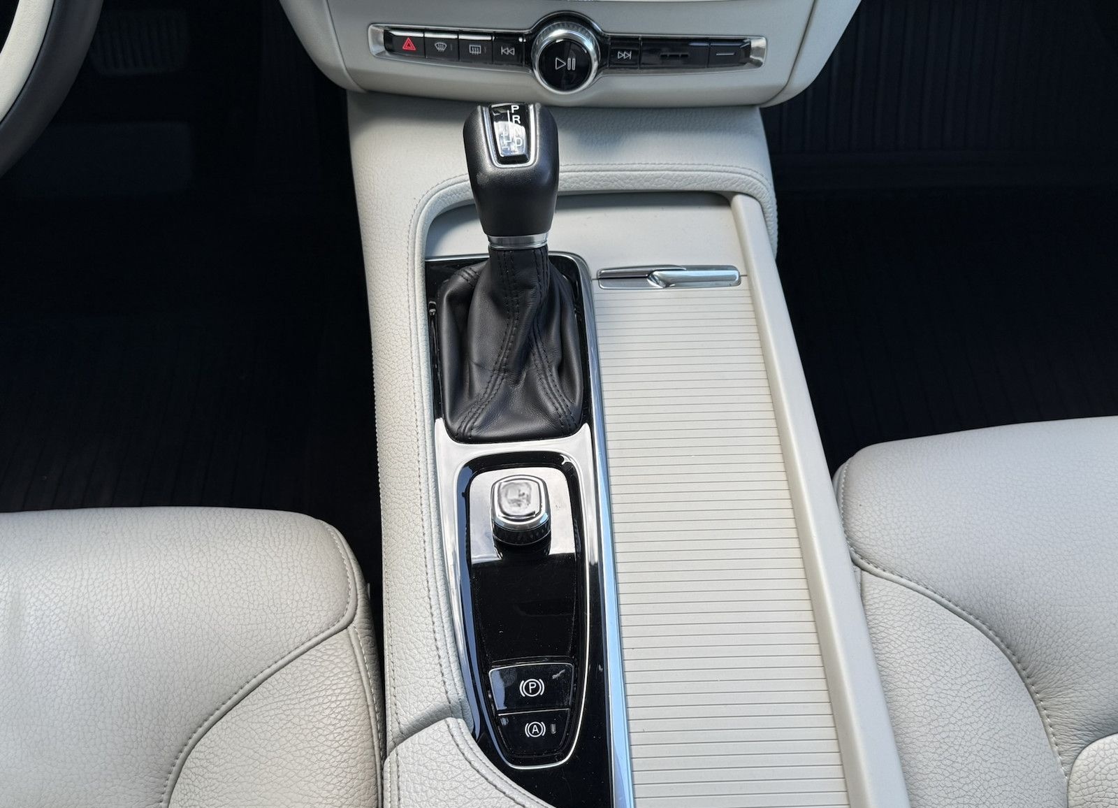 Volvo S90 MOMENTUM AWD/HEAD UP/BUSINESS.PRO/LEDER foto 16