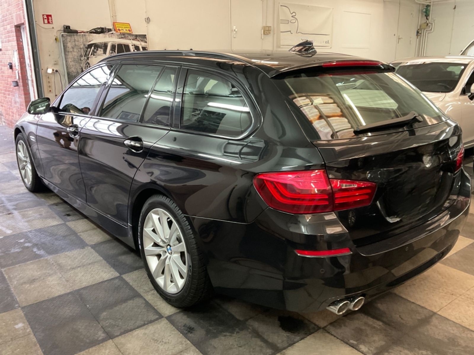 BMW 530da Touring ,Pano,LED,Nav,Leder foto 2