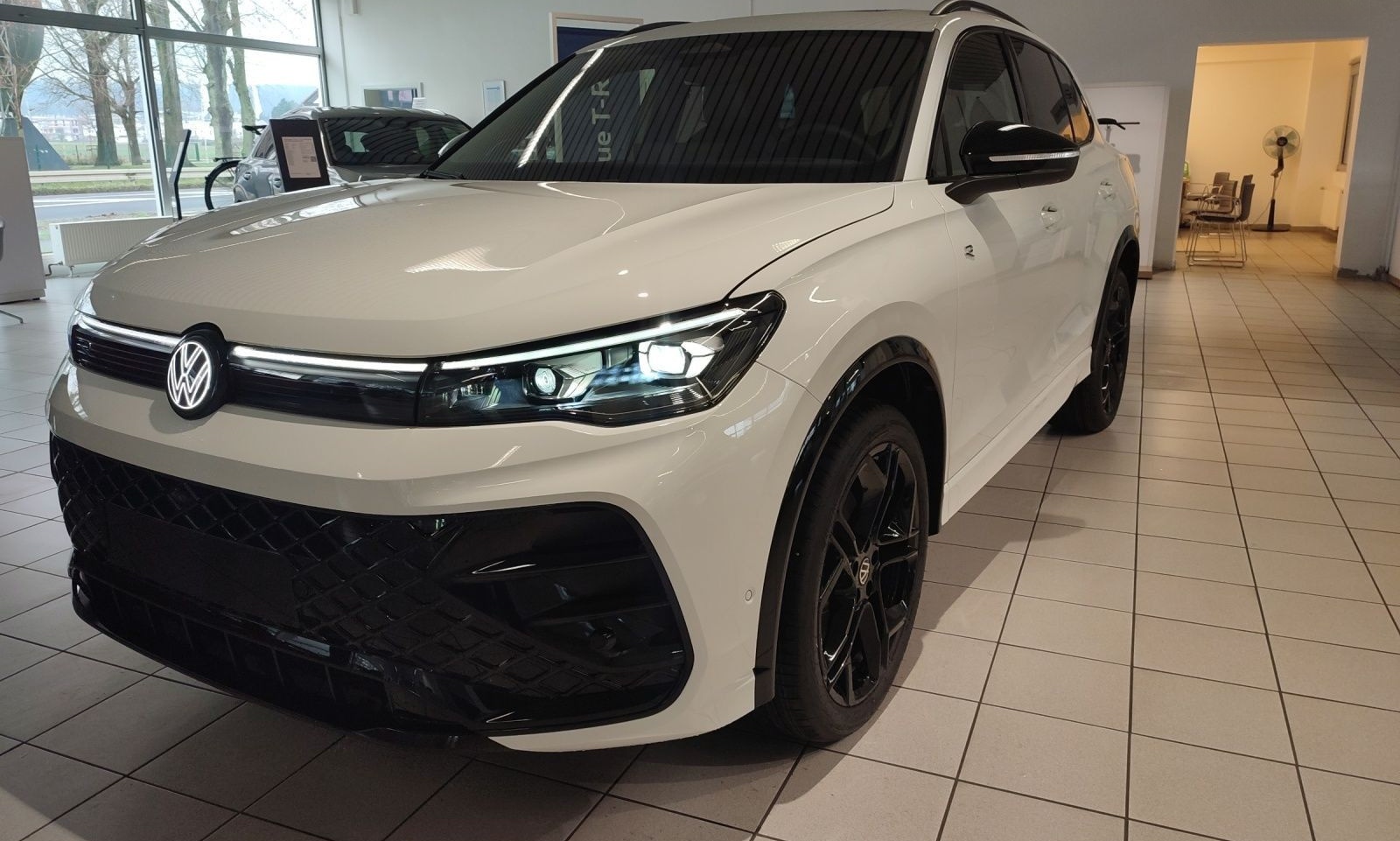 Volkswagen Tiguan 2.0 TDI 4M DSG R-Line AHK*NAV*LEDER*APP* foto 19