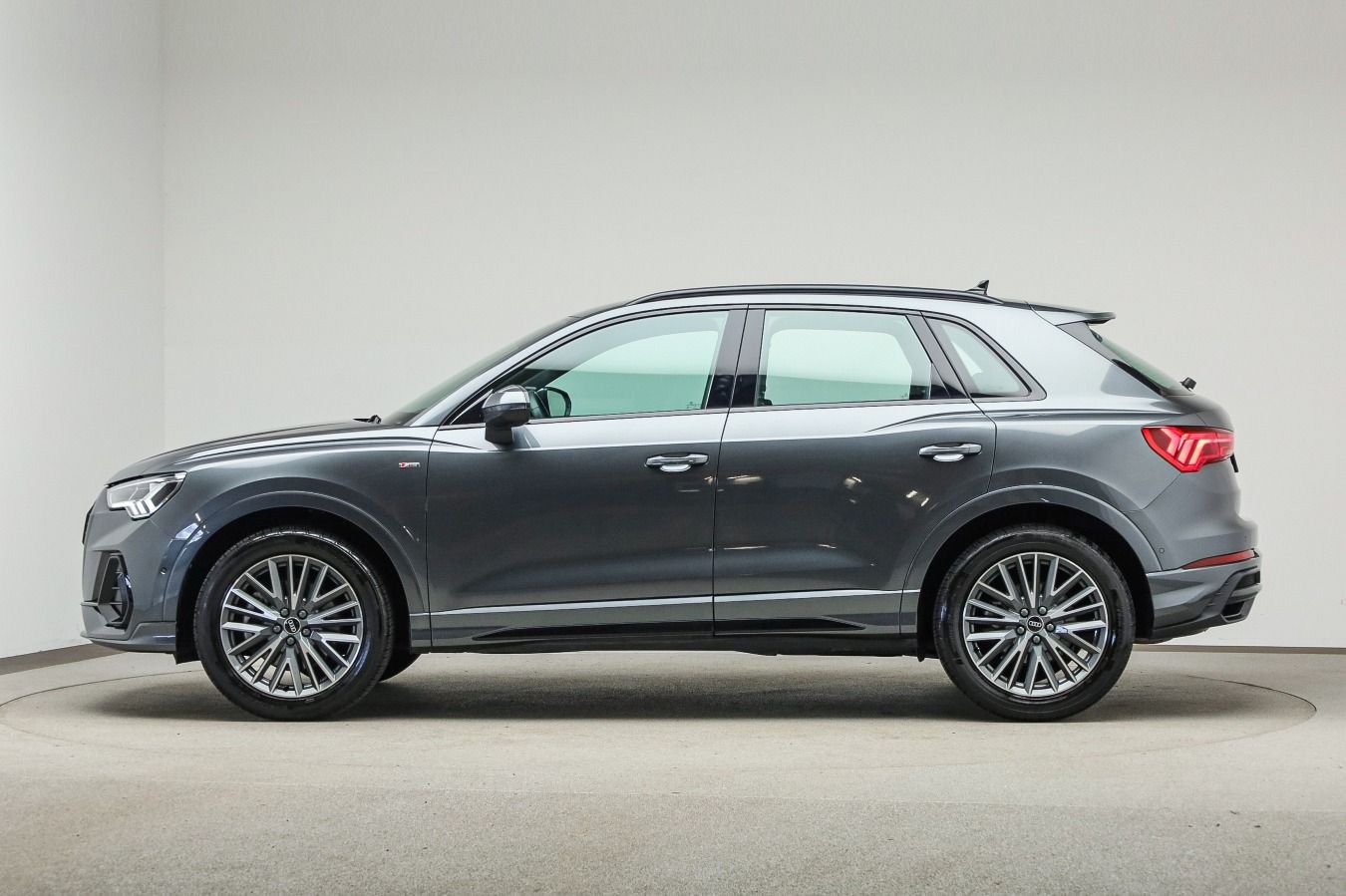 Audi Q3 S line black 45 TFSI qu. Assist, Navi, Sound foto 3