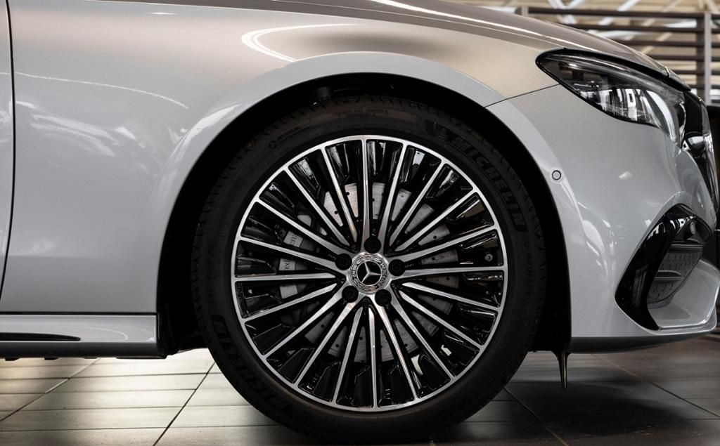 Mercedes-Benz E 300 de T-Modell mit EQ Hybrid Technologie AMG foto 6