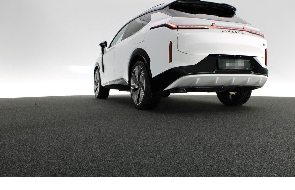 Lynk&Co 08 More KAMERA ACC SITZBELÜFTUNG AKTIVSITZE PANO foto 11