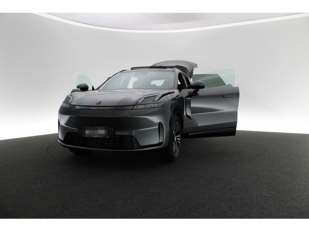 Lynk&Co 08 Core foto 18