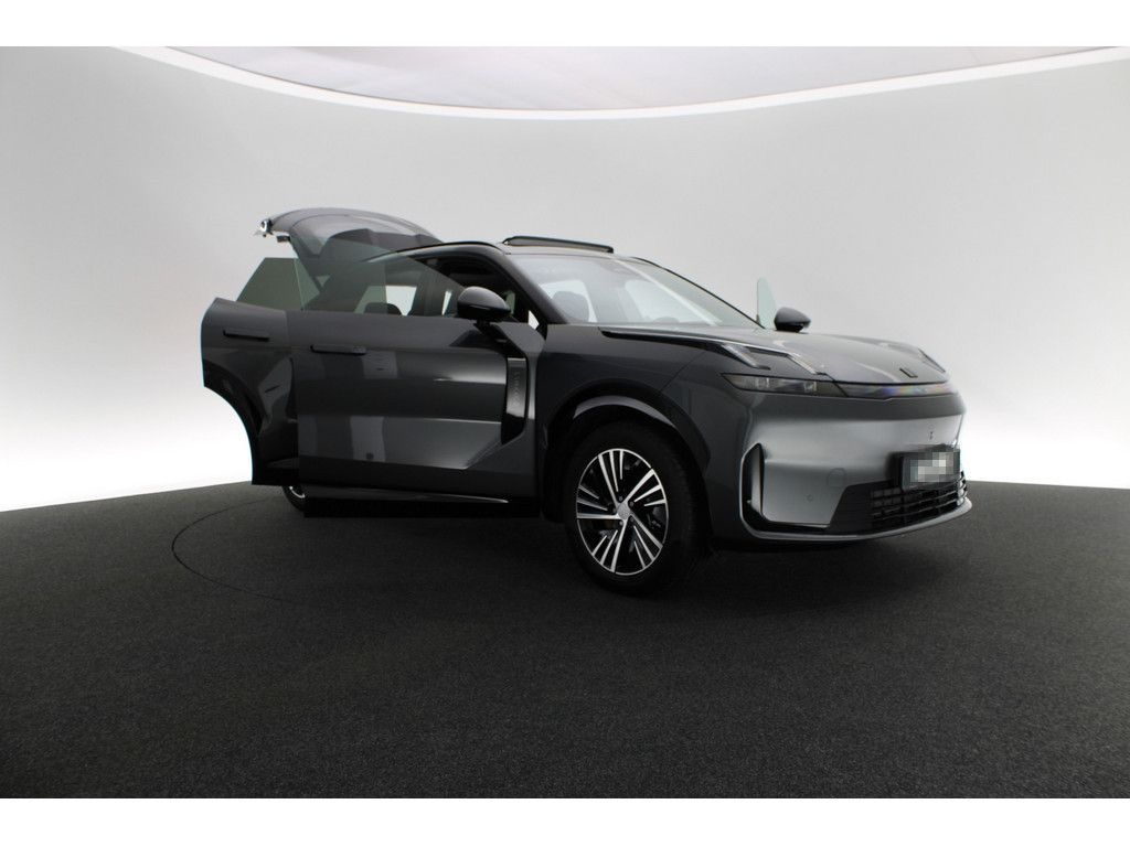 Lynk&Co 08 Core foto 19