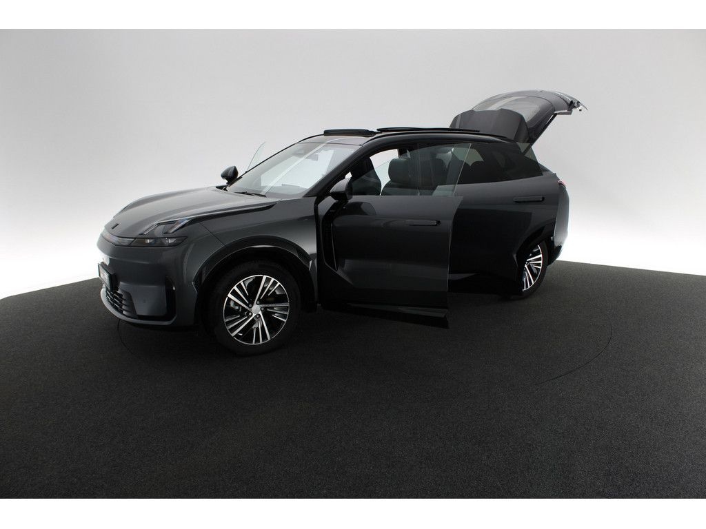 Lynk&Co 08 Core foto 23