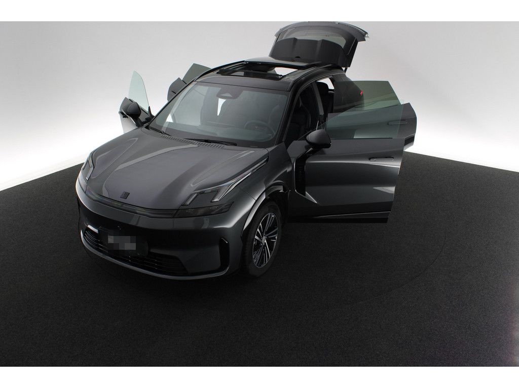 Lynk&Co 08 Core foto 24