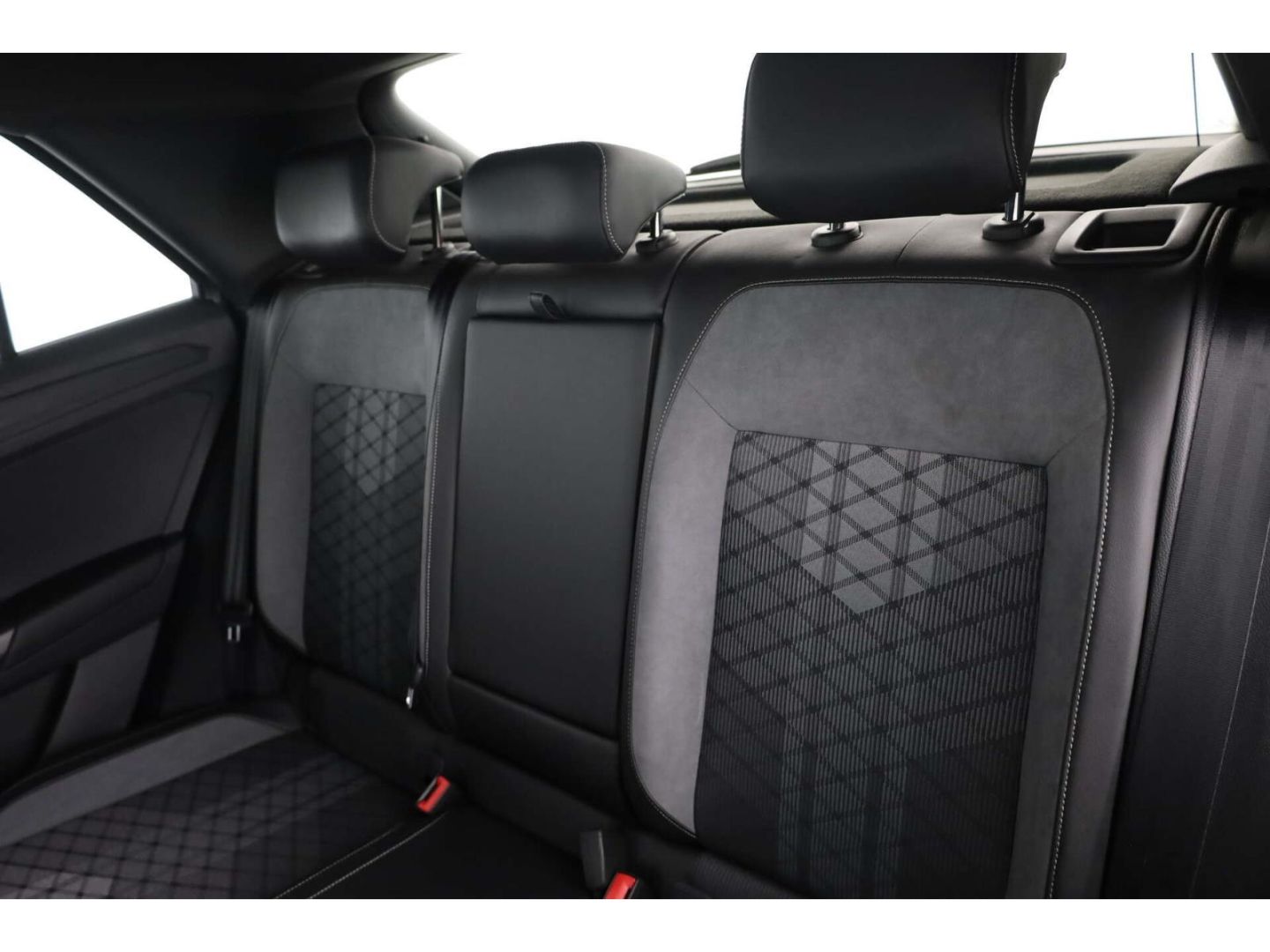 Volkswagen T-Roc 1.5 TSI R-Line DSG AHK/Matrix/RFK/NAV/SH foto 11