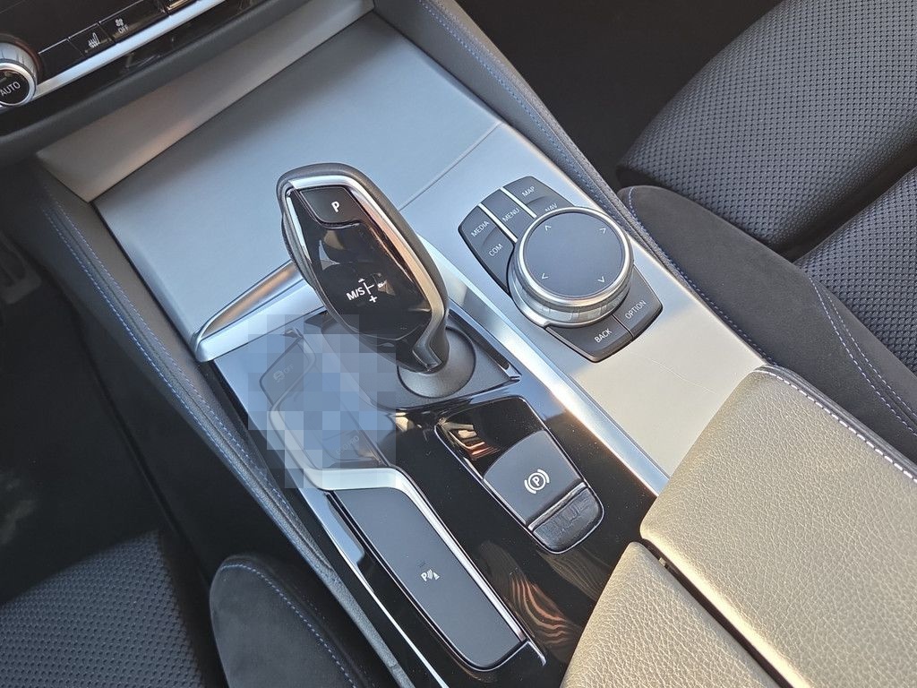 BMW 520d T. M-SPORT LED NAVI ACC KAMERA PDC 18" AHK foto 11
