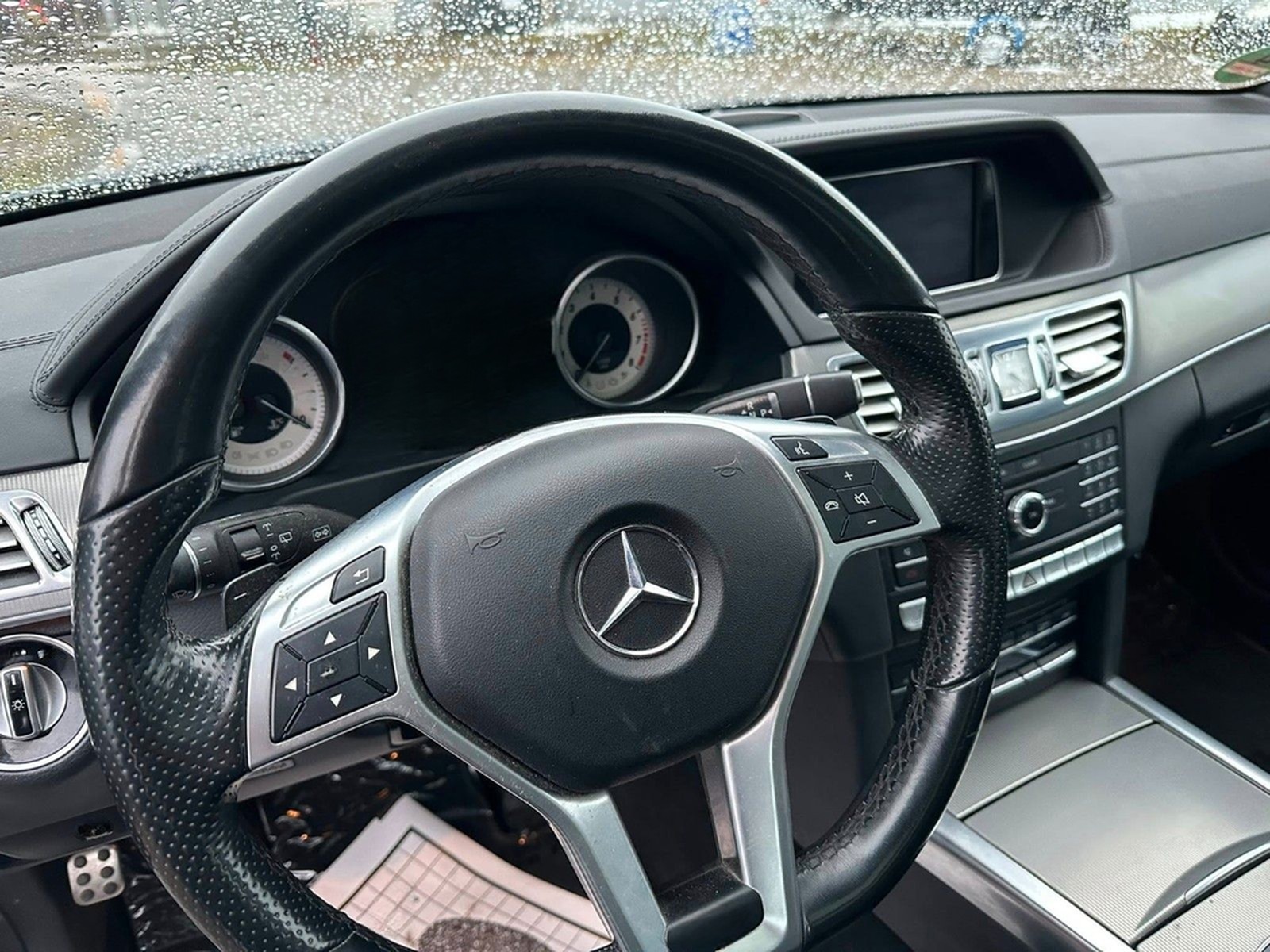 Mercedes-Benz E 500 T AMG Line foto 12