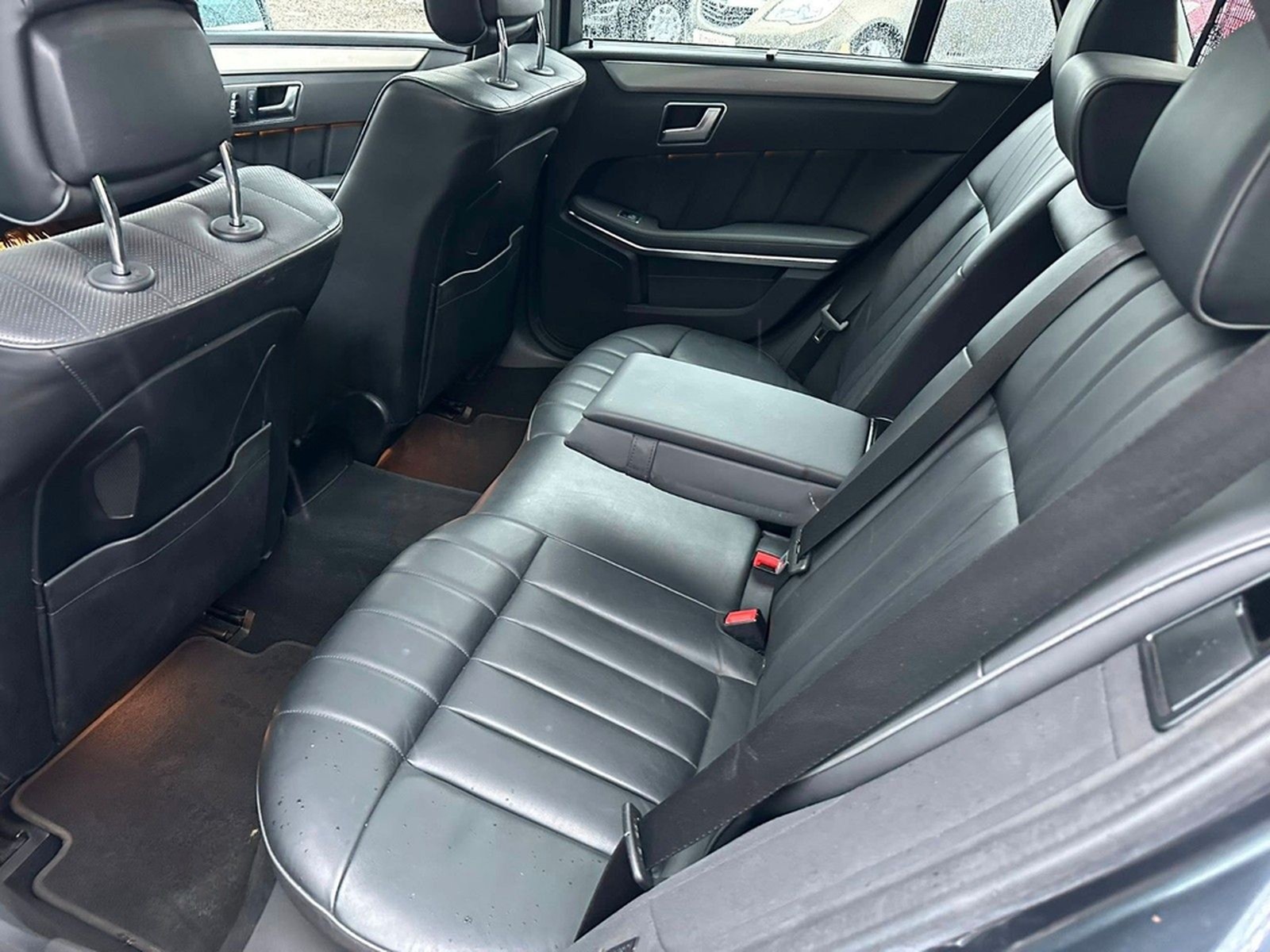 Mercedes-Benz E 500 T AMG Line foto 13