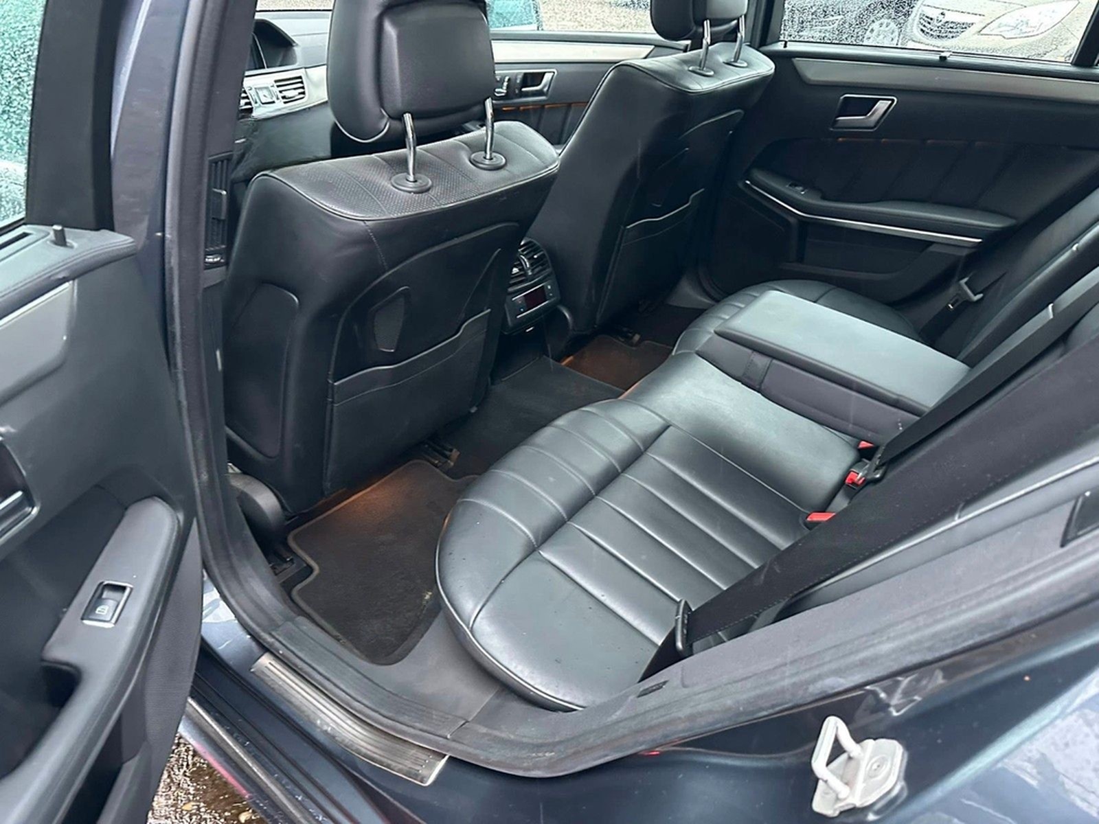 Mercedes-Benz E 500 T AMG Line foto 16