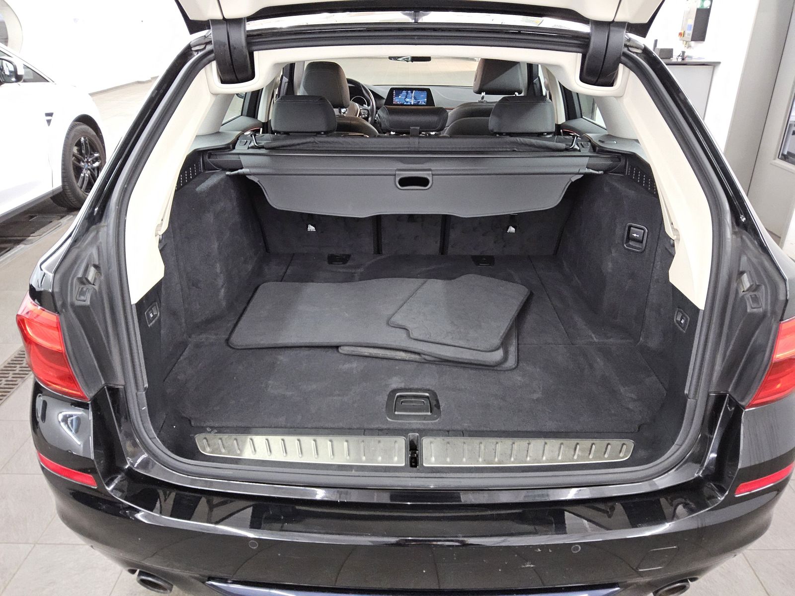BMW 520dA Touring Sport-Line T-Leder RfK Navi LED foto 11