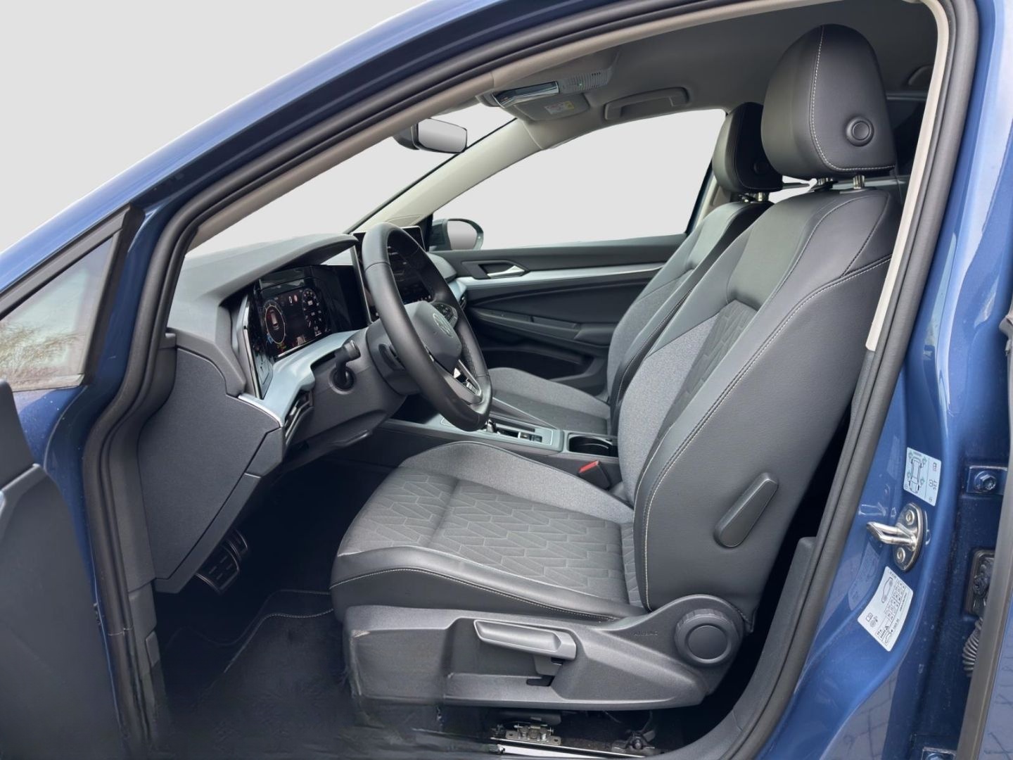 Volkswagen Golf 8 1.5 eTSI DSG Goal AHK KAMERA ACC LED foto 13