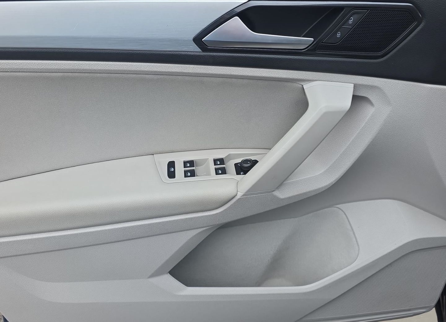 Volkswagen Tiguan 2.0 TDI, Navi,Climatronic,ACC,AHK,PDC,Sit foto 14