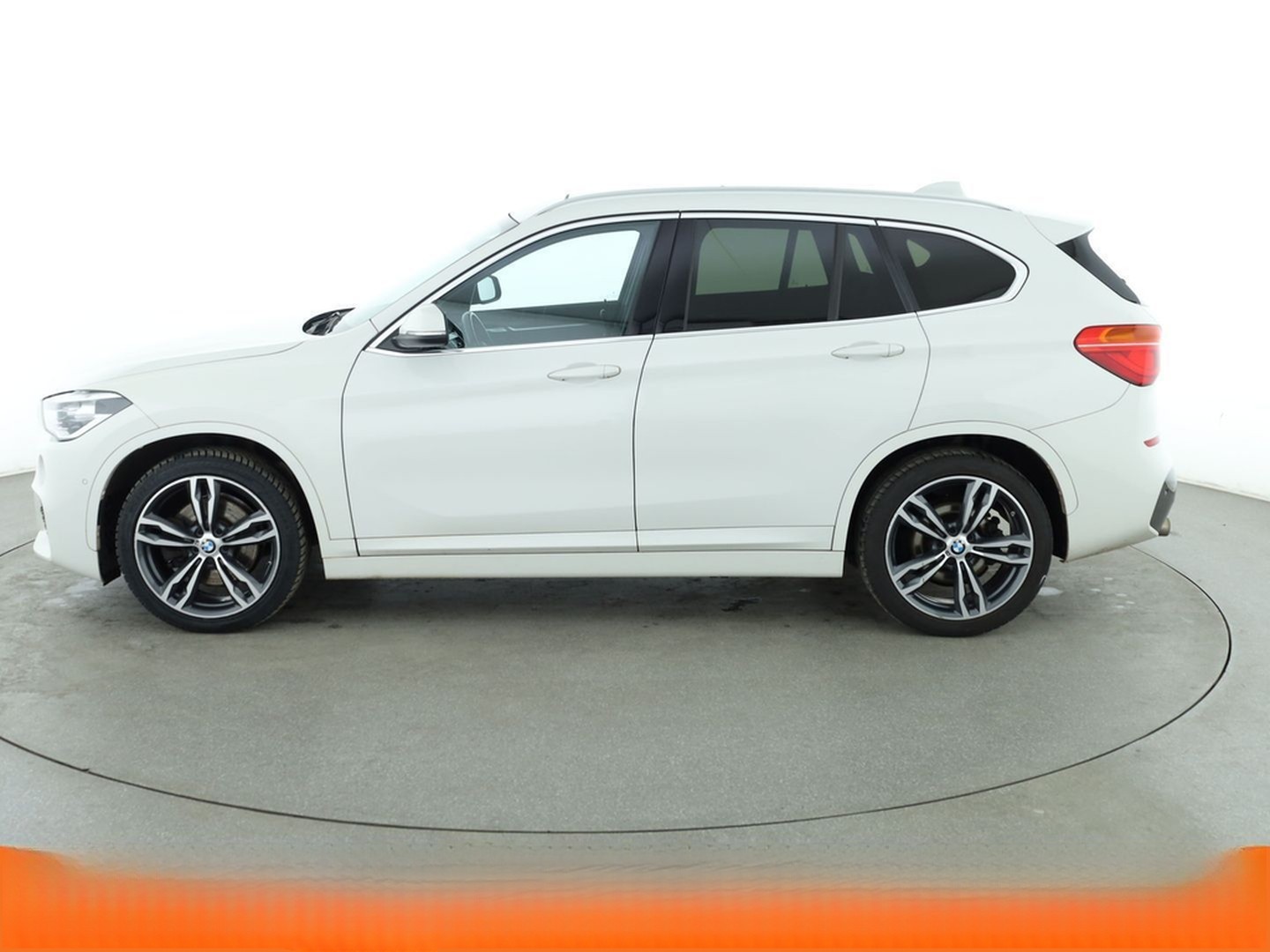 BMW X1 sDrive 20i M Sport Aut.*NAVI*LED*HUD*PANO*H&K foto 3