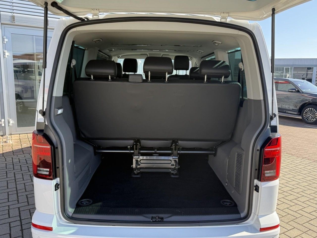 Volkswagen T6.1 Caravelle Highline 2.0 TDI DSG LEDER, NAV, foto 22