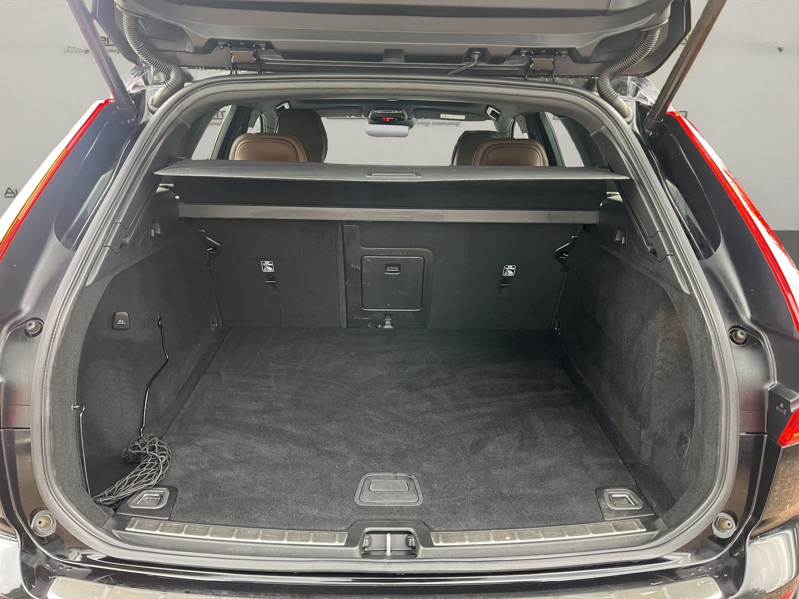 Volvo XC60 D4 Momentum 2WD/AUT/NAVI/19Z/KAMERA/LEDER foto 11