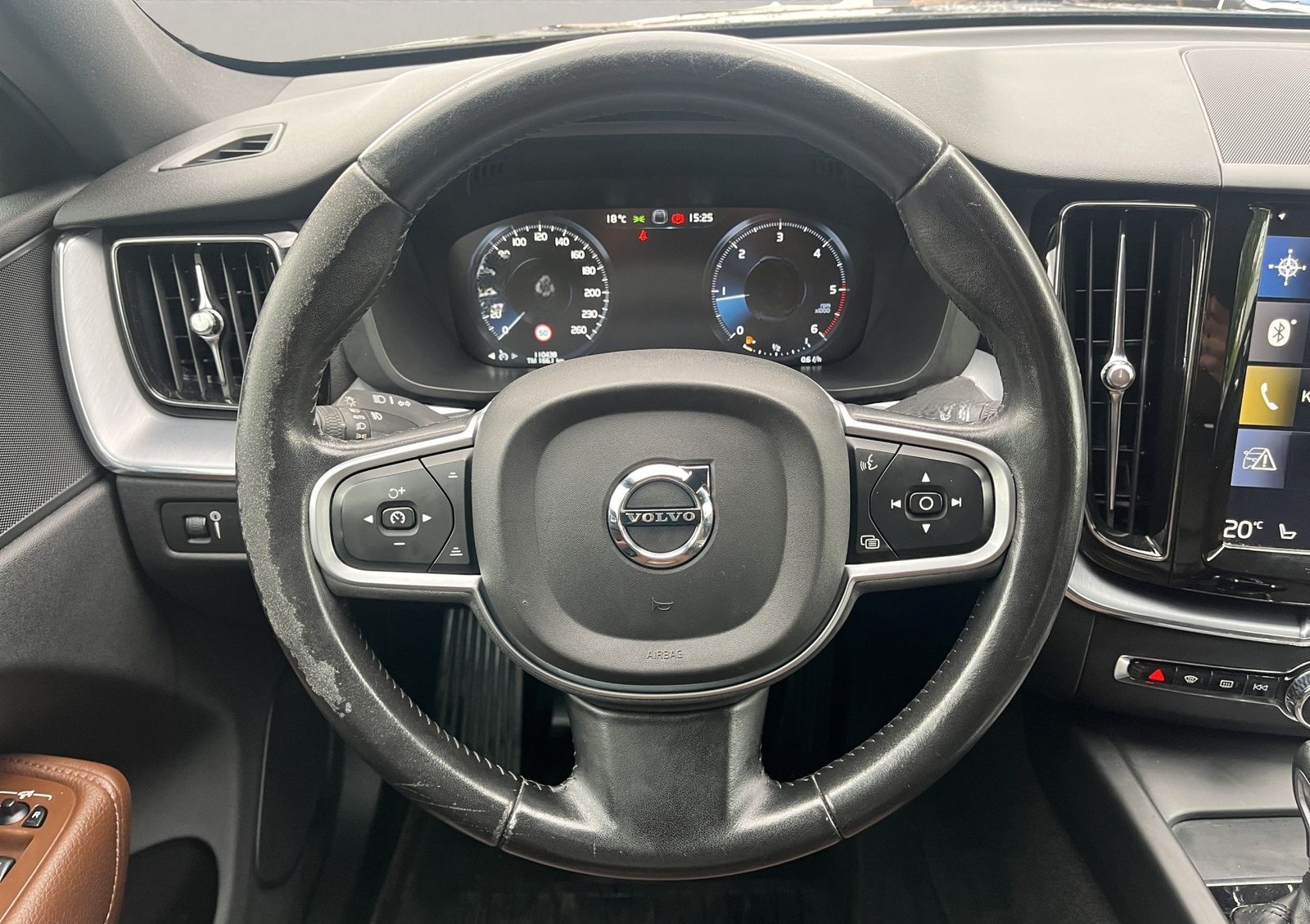 Volvo XC60 D4 Momentum 2WD/AUT/NAVI/19Z/KAMERA/LEDER foto 13