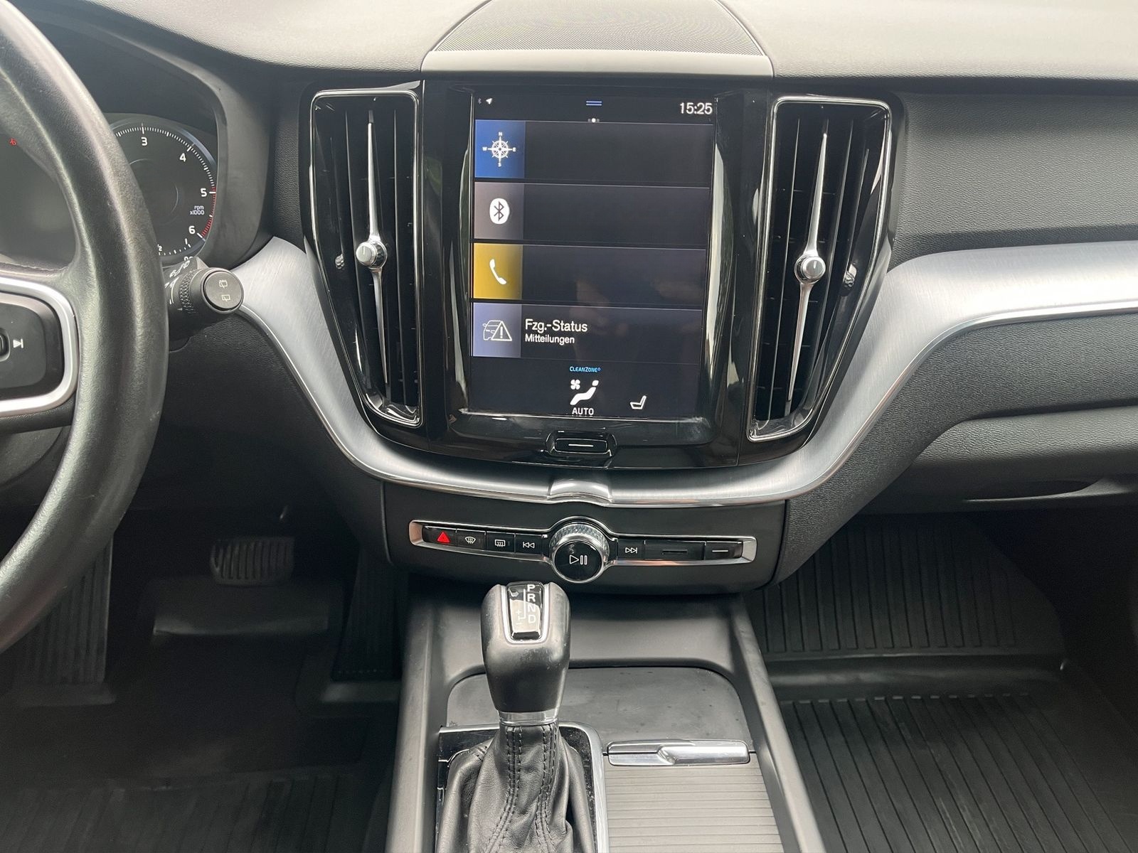 Volvo XC60 D4 Momentum 2WD/AUT/NAVI/19Z/KAMERA/LEDER foto 14