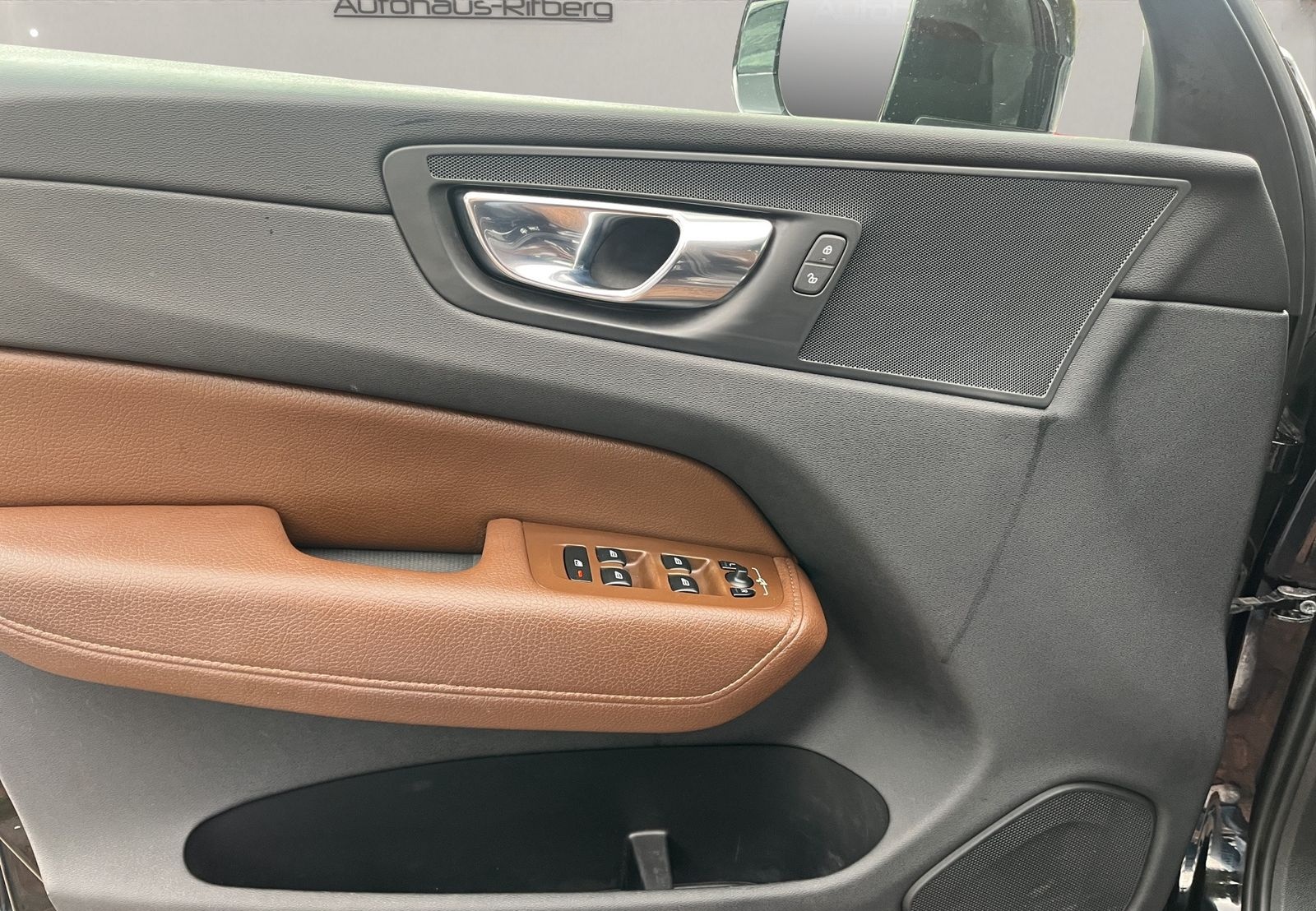 Volvo XC60 D4 Momentum 2WD/AUT/NAVI/19Z/KAMERA/LEDER foto 16