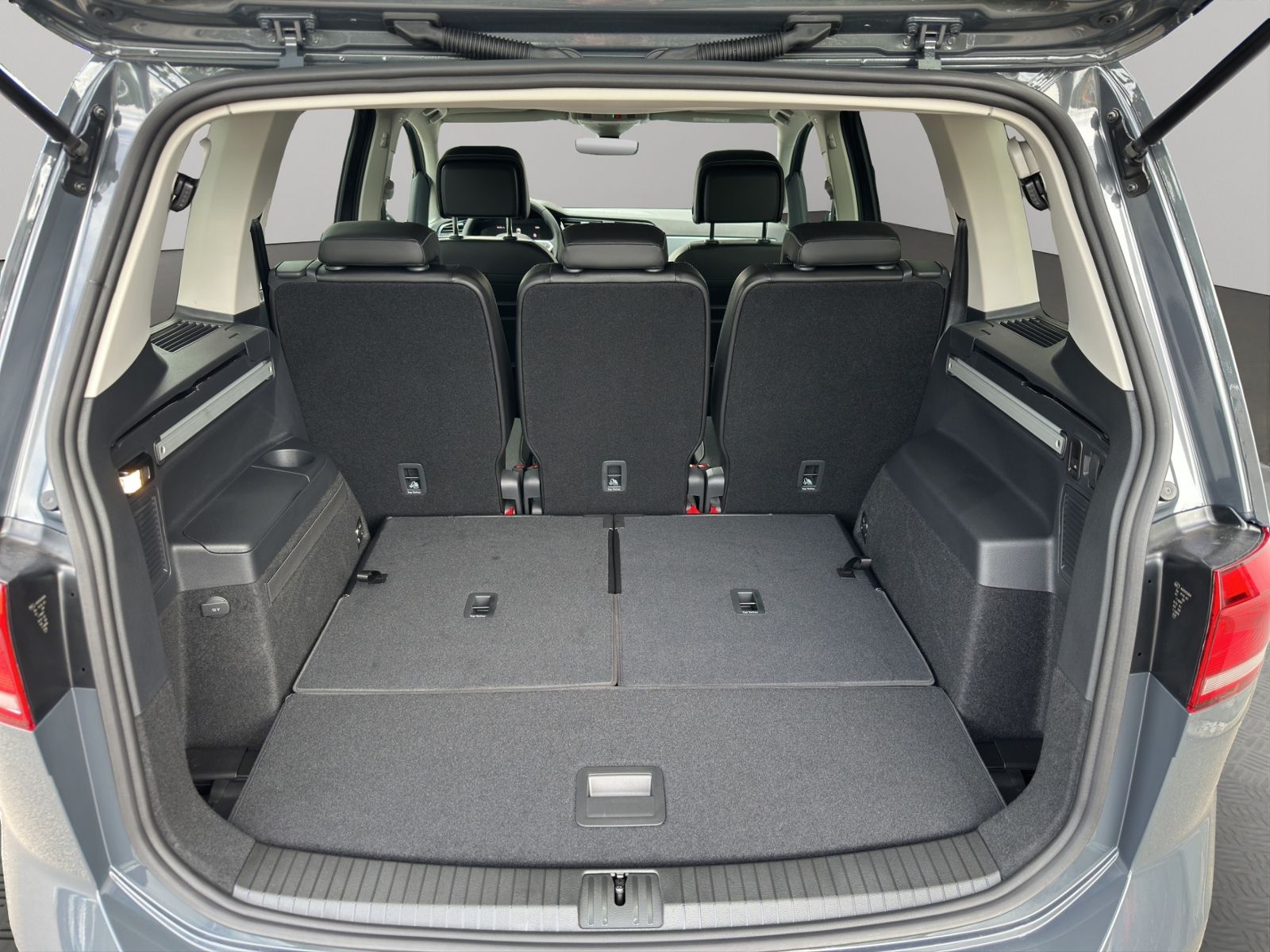 Volkswagen Touran 2.0TDI Goal AHK NAVI Matrix foto 13