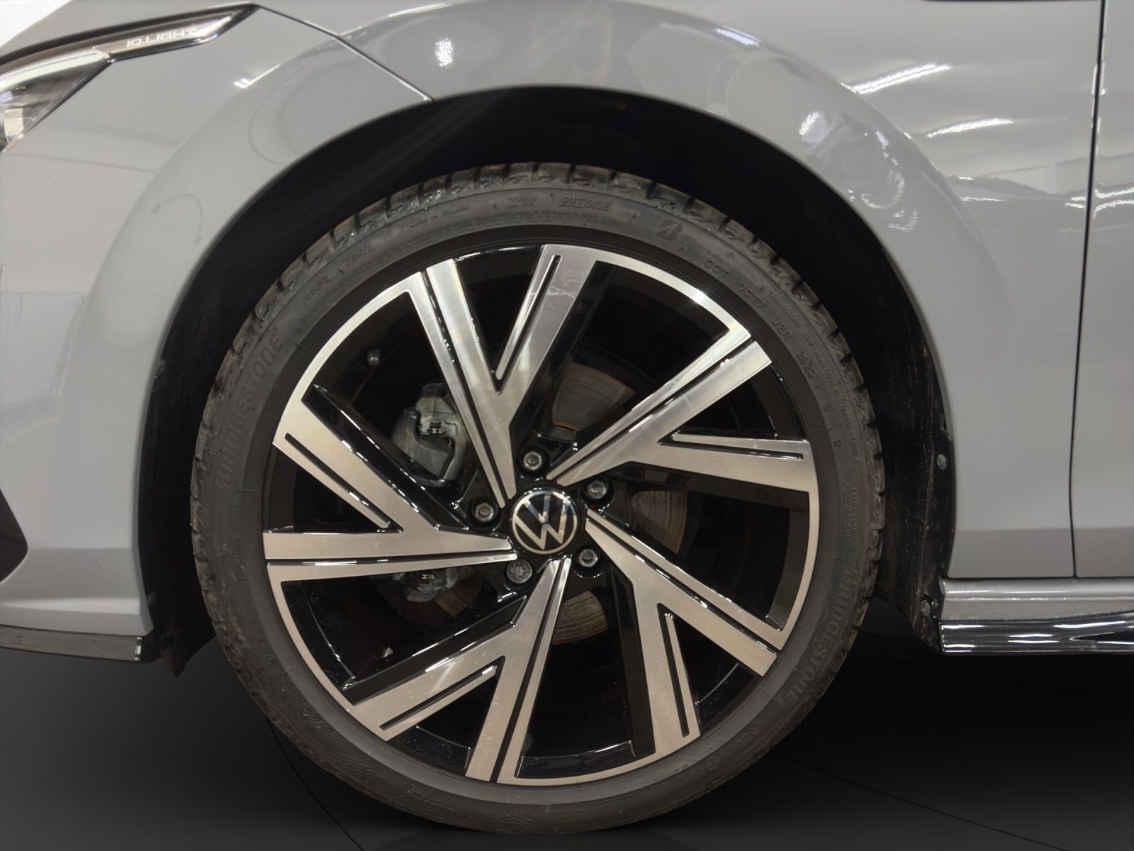 Volkswagen Golf VIII 2.0 TDI R-Line Pano Matrix LM 18" RFK foto 13