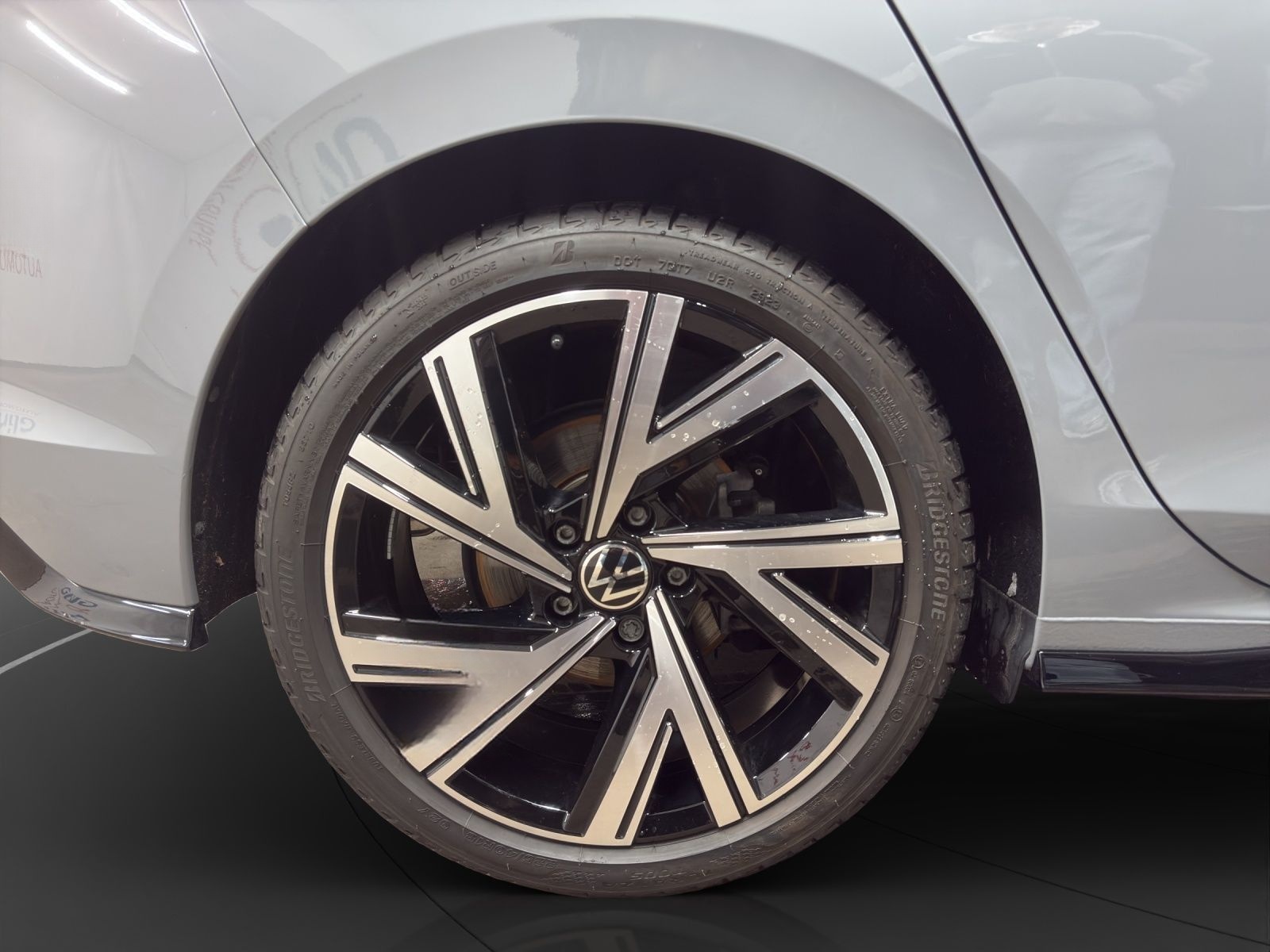 Volkswagen Golf VIII 2.0 TDI R-Line Pano Matrix LM 18" RFK foto 16