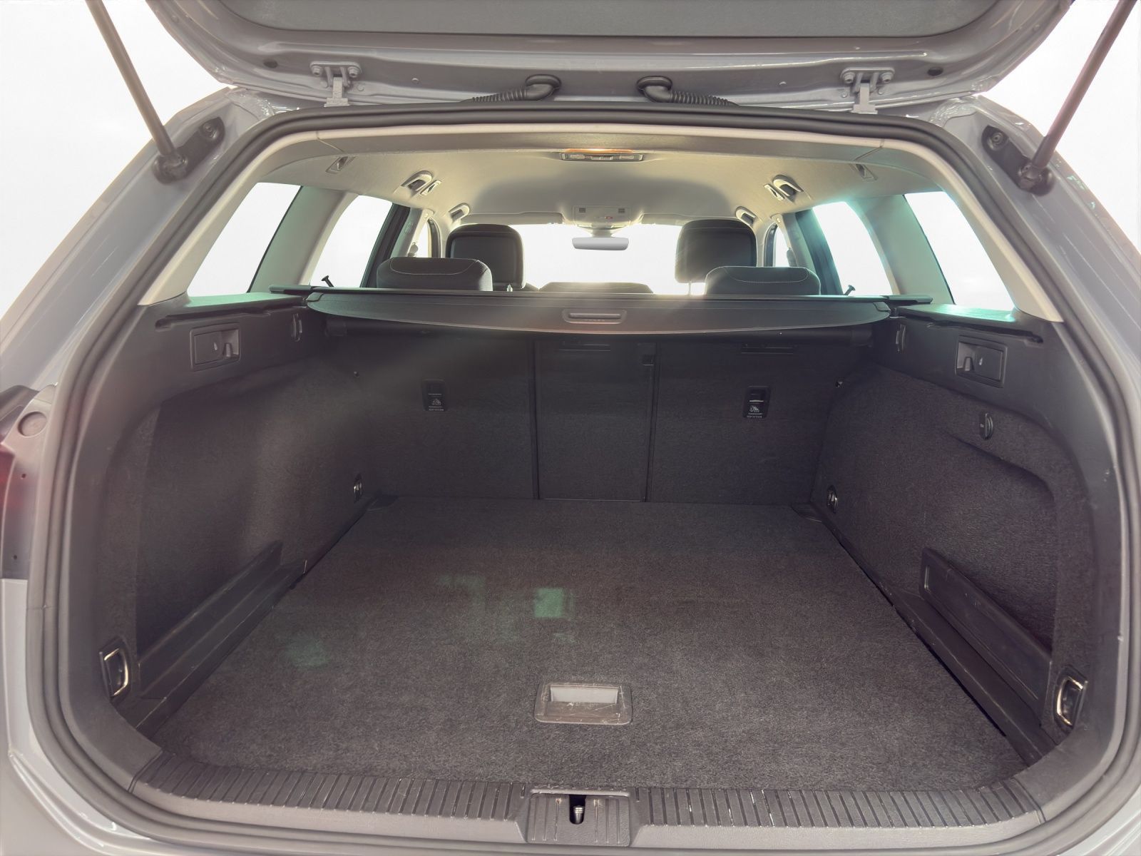 Volkswagen Passat Variant 2.0 TDI Business LED Navi PDC+RFK foto 24