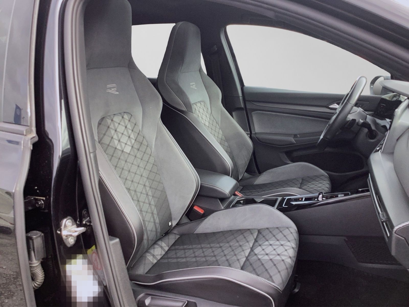 Volkswagen Golf 2.0 TDI DSG R-LINE MATRIX KAMERA HuD PANO foto 4