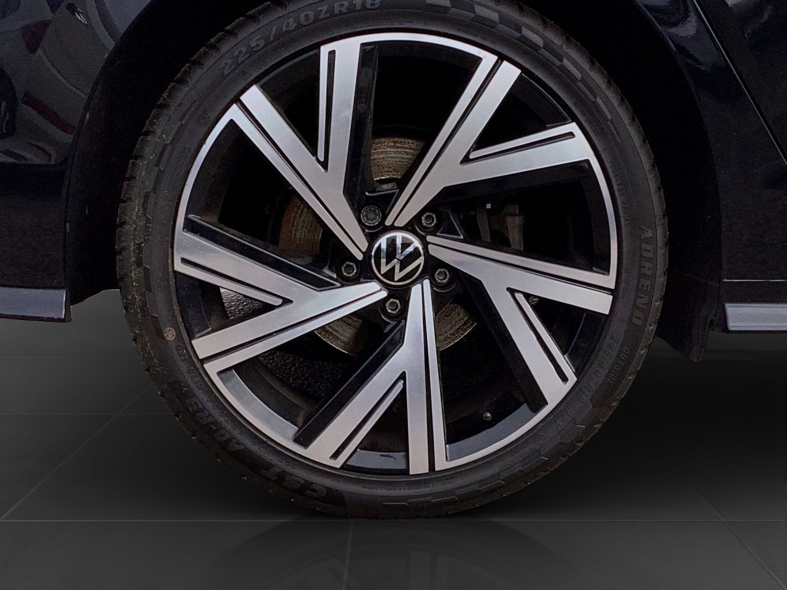 Volkswagen Golf 2.0 TDI DSG R-LINE MATRIX KAMERA HuD PANO foto 7