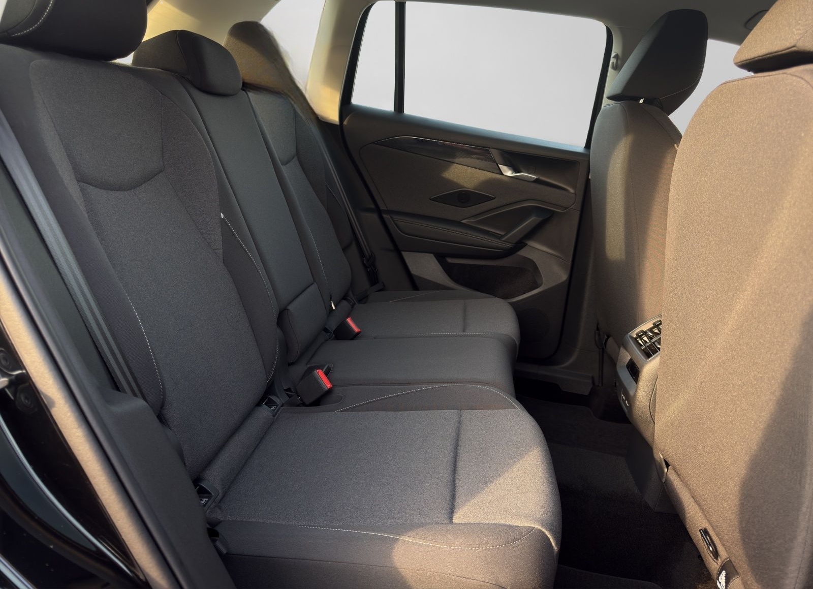 Volkswagen Tiguan 1.5 eTSI DSG NAVI AHK KAMERA foto 6