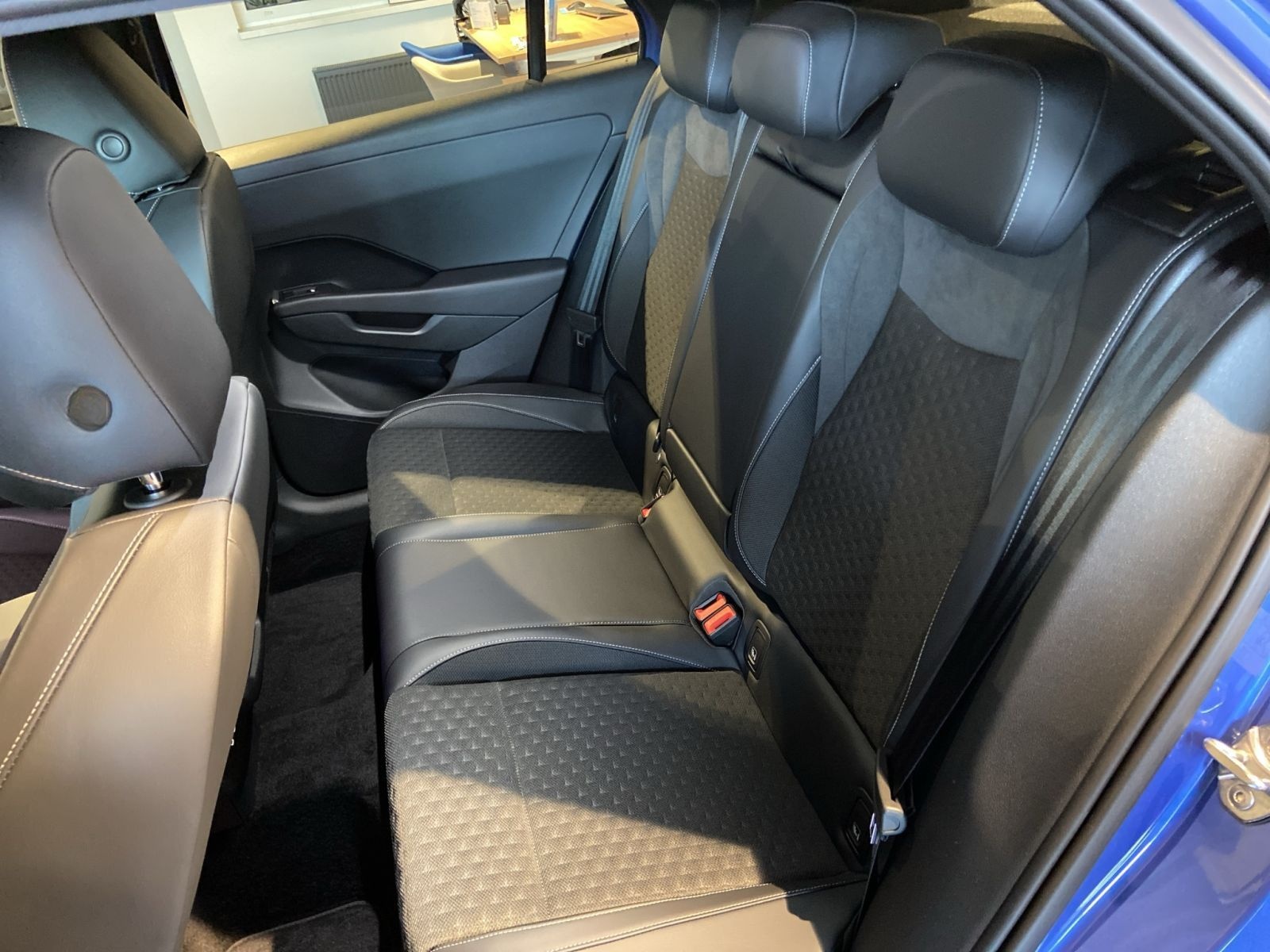 Volkswagen T-Roc R-Line 7-Gang-DSG *PP*AC*NAV*IQ DRIVE*WR* foto 15