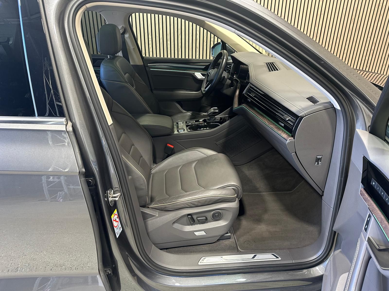 Volkswagen Touareg 3.0 V6 eHybrid Luft|Pano|AHK|21"|360°|He foto 11