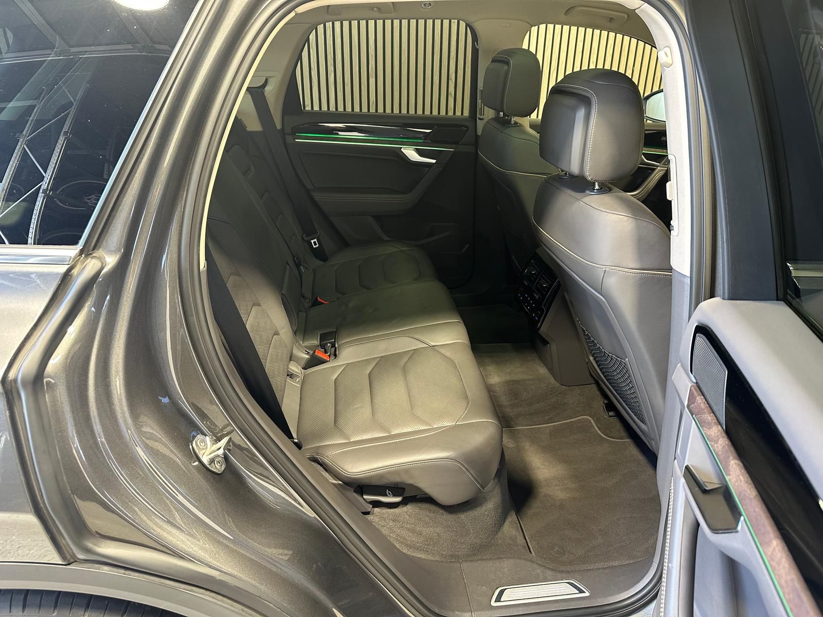 Volkswagen Touareg 3.0 V6 eHybrid Luft|Pano|AHK|21"|360°|He foto 22