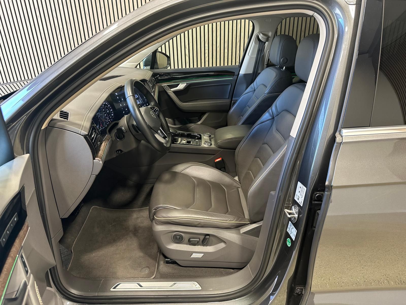 Volkswagen Touareg 3.0 V6 eHybrid Luft|Pano|AHK|21"|360°|He foto 5