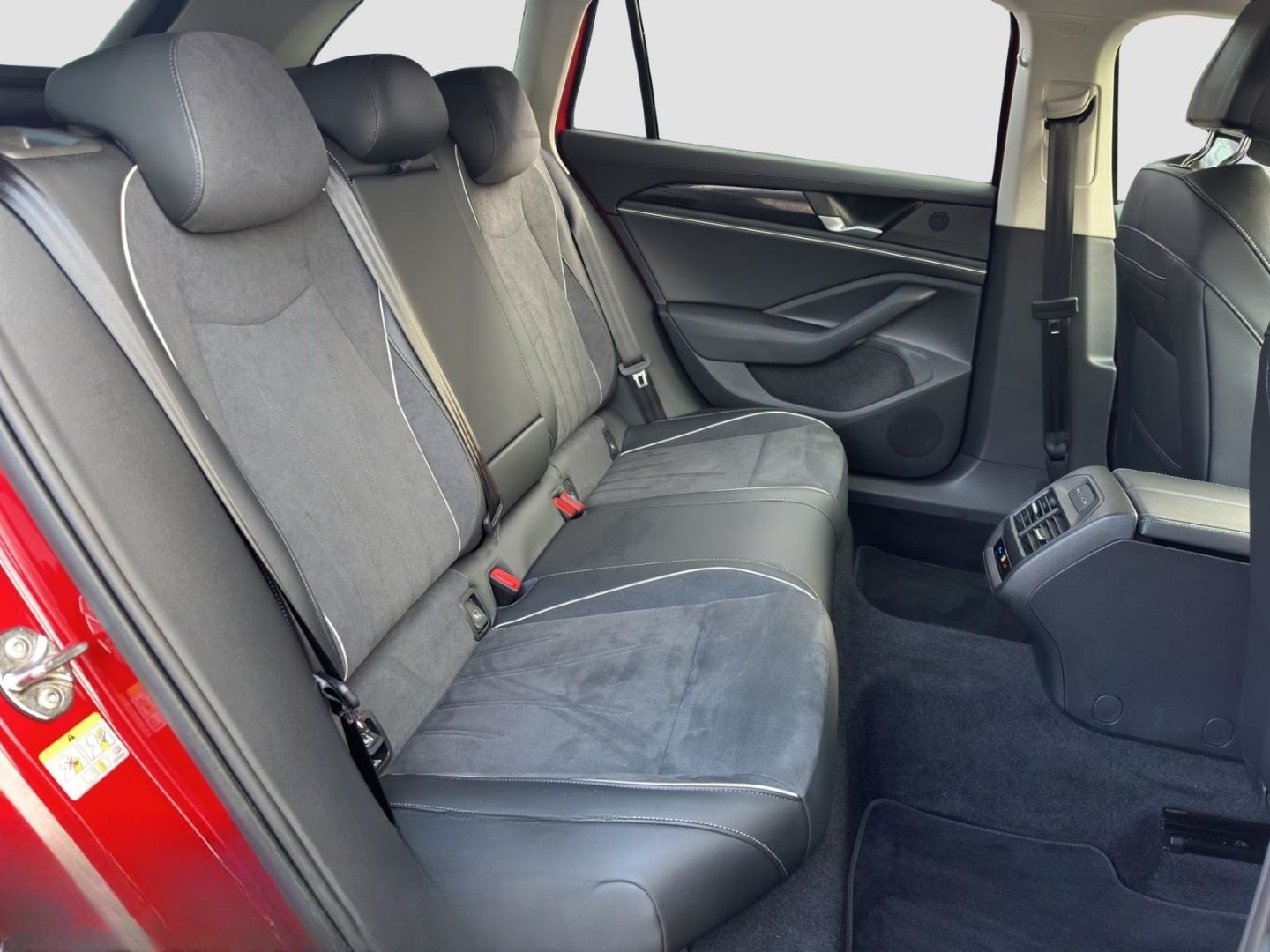 Volkswagen Passat Variant 1.5 eTSI DSG Business AHK KAMERA  foto 24