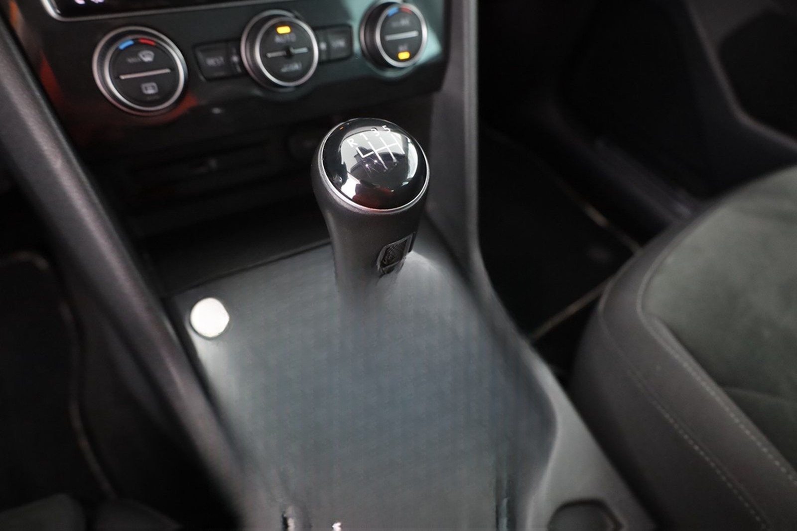 Volkswagen Tiguan 1.5 TSI Comfortline LED Navi Sitzheizung foto 13