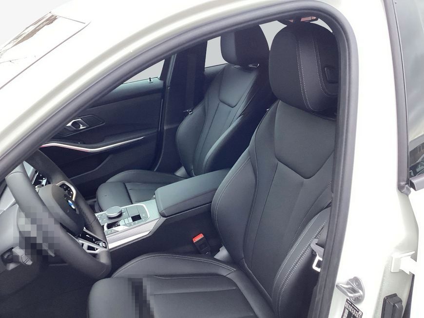 BMW 318i Aut. 115 kW, 4-türig foto 12