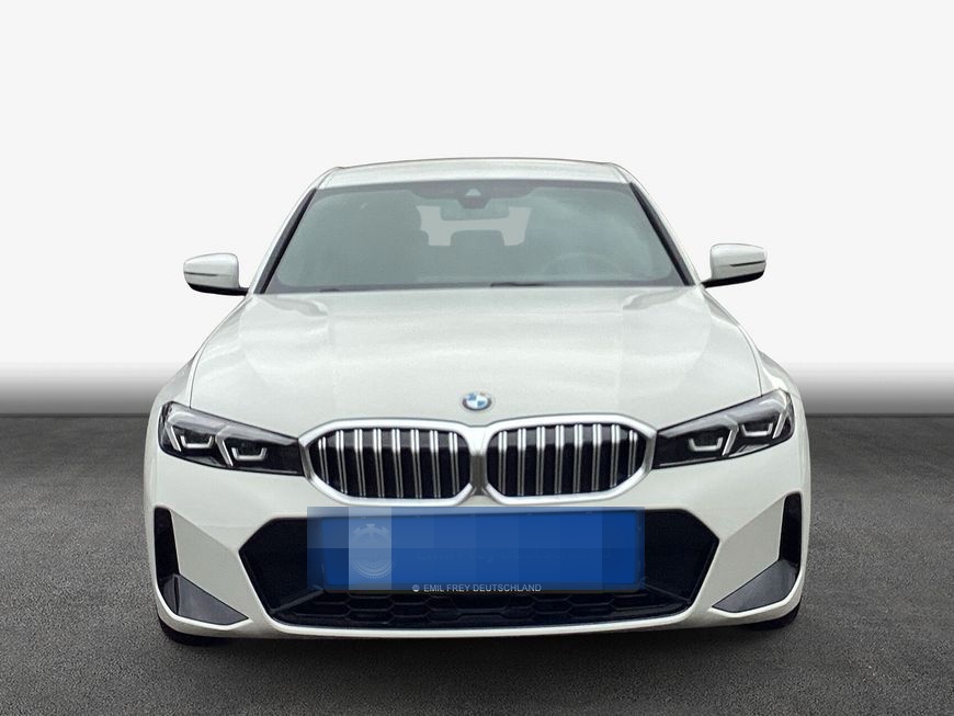 BMW 318i Aut. 115 kW, 4-türig foto 4
