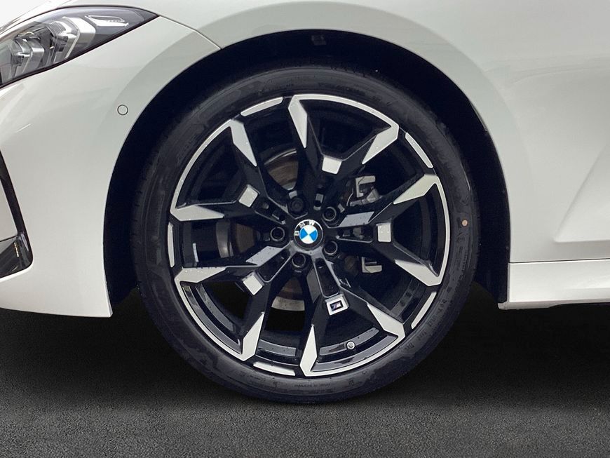 BMW 318i Aut. 115 kW, 4-türig foto 8