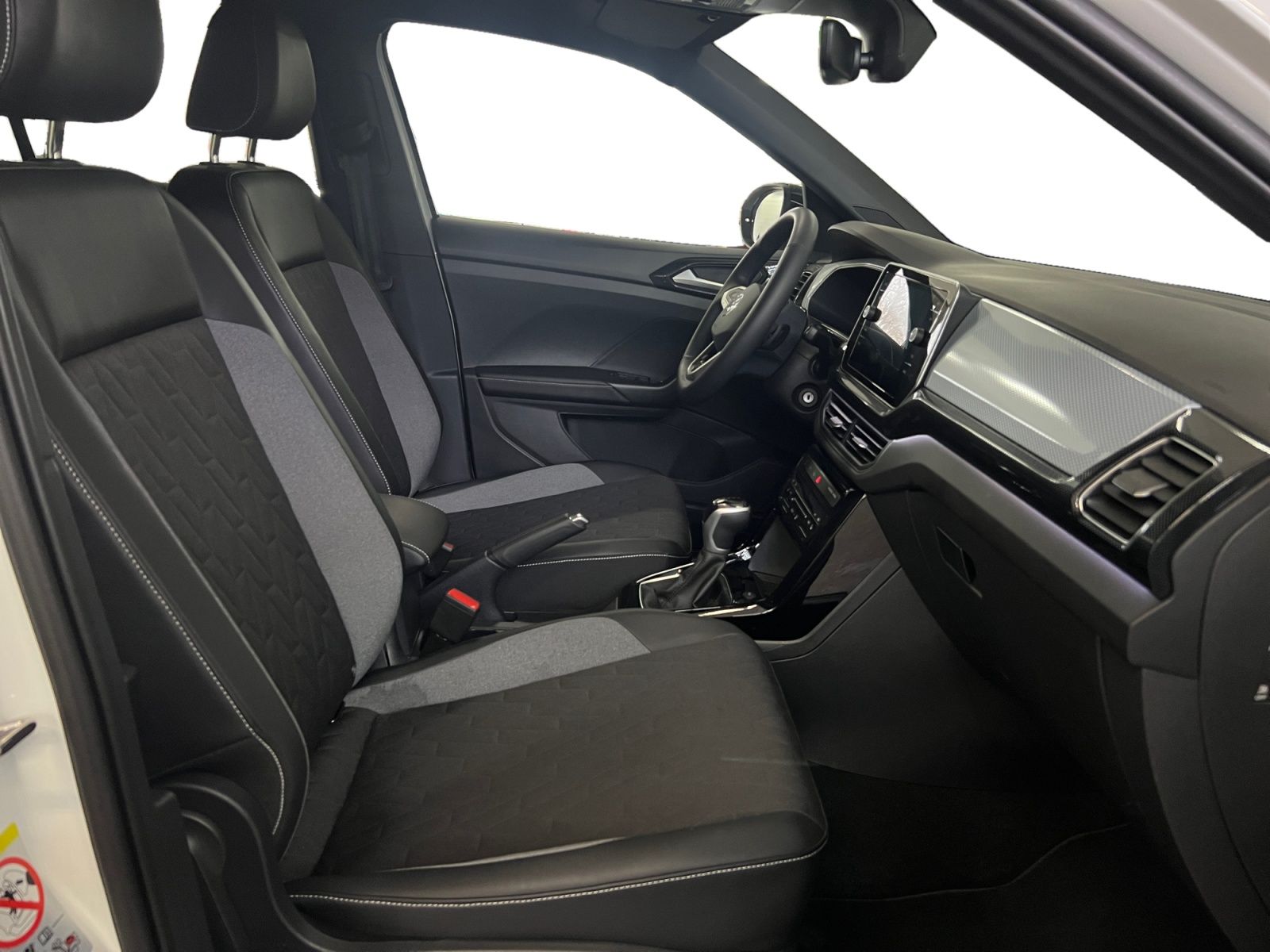 Volkswagen T-Cross Life Goal 1.0 l TSI  DSG SHZ+LED+AHK foto 7