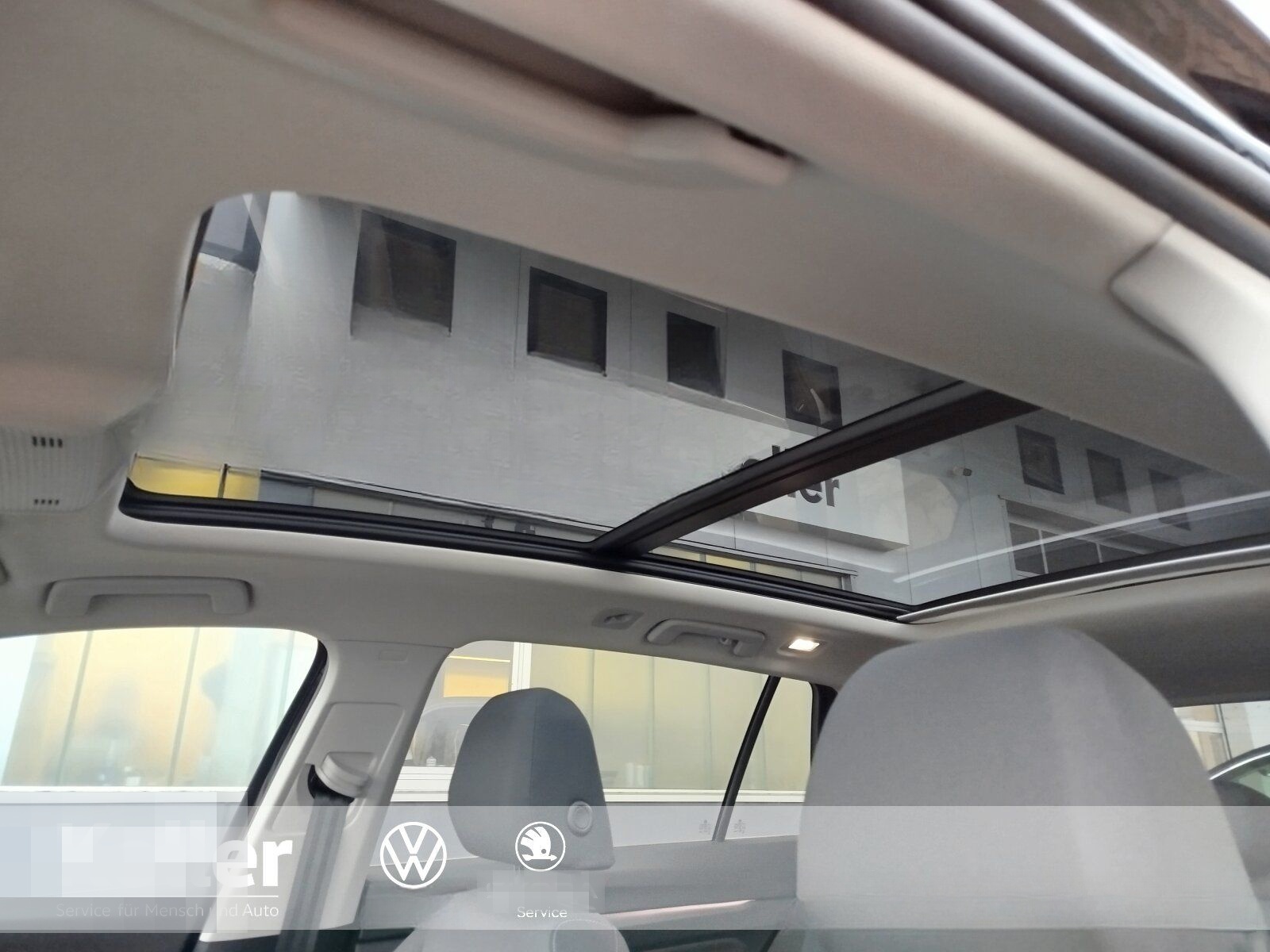 Volkswagen Golf VIII Variant 1.5 eTSI DSG Style Panorama foto 11