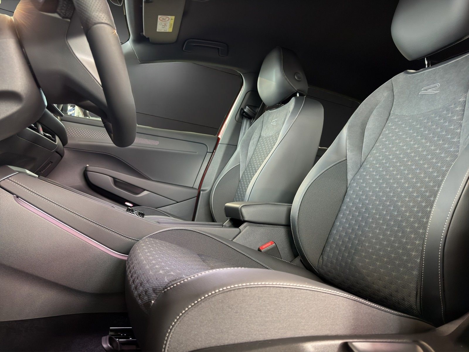 Volkswagen T-Roc 1.5 eTSI  R-Line DSG foto 7