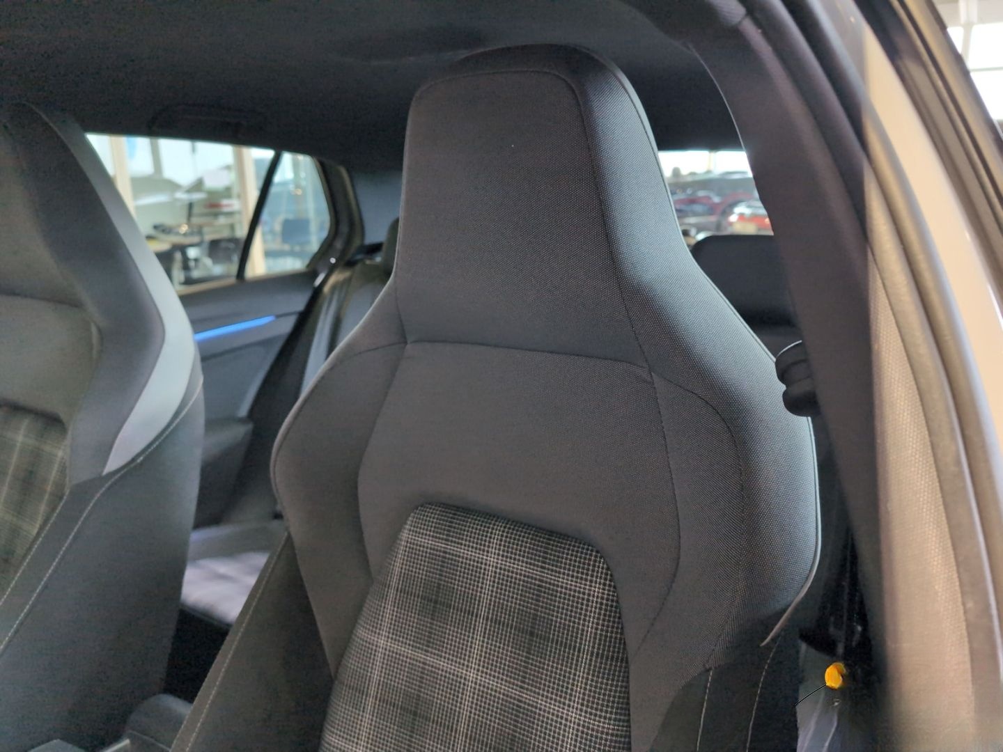 Volkswagen Golf VIII GTD 2,0 TDI DSG HUD+NAVI+AHK foto 17