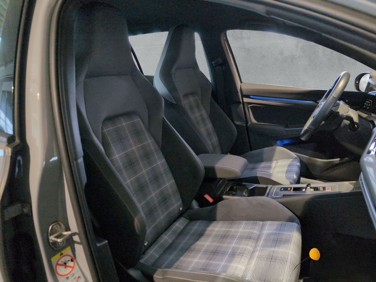 Volkswagen Golf VIII GTD 2,0 TDI DSG HUD+NAVI+AHK foto 4